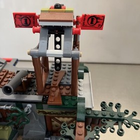 LEGO LEGENDS OF CHIMA: The Croc Swamp Hideout (70014)