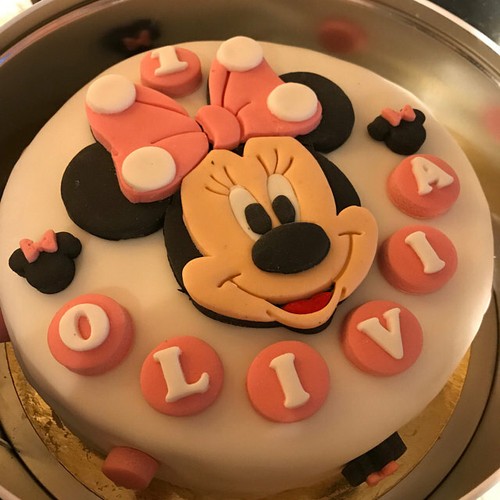 Edible Minnie Mouse Cake Topper