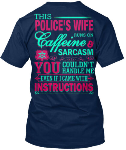 Police femme-vous droit poignée de Moi-Cette police femme Standard Unisexe T-Shirt
