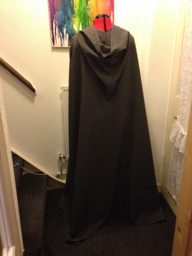 long dark grey  hooded cloak cdelux 139 lined hood no sleeves