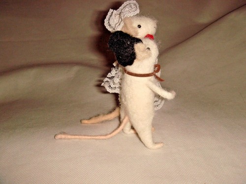 New Cute Pin Felt Needle Felted Collectible Bride /& Groom Mouse Figure Gift