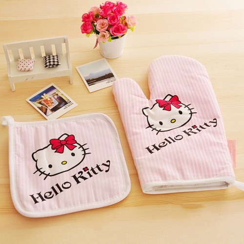 SHIP FROM USA. HELLO KITTY KITCHEN INSULATED GLOVE AND MITT SET BRAND NEW