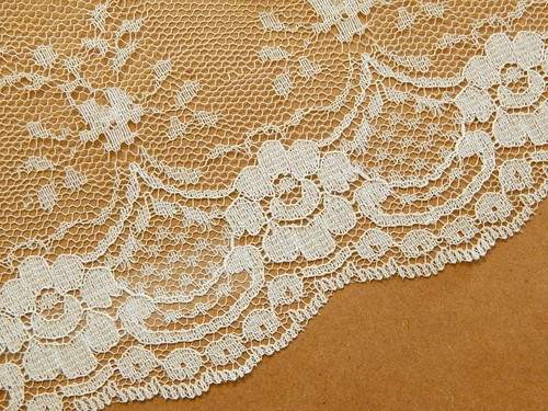 WiDE ~ 3 YDS IVORY LACE TRiM 4 IN 108 in ~ DIY Wedding Decor Runners