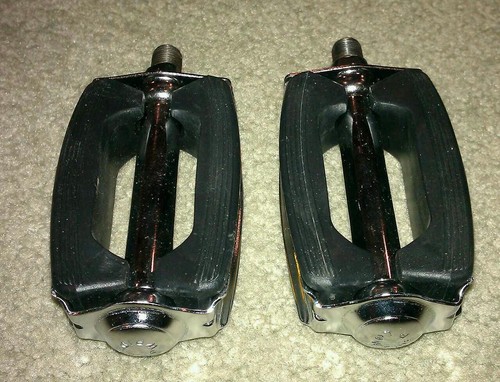 NEW BOW BIKE PEDALS 1//2 SCHWINN STINGRAY KRATE CRUISER BICYCLE PEDALS