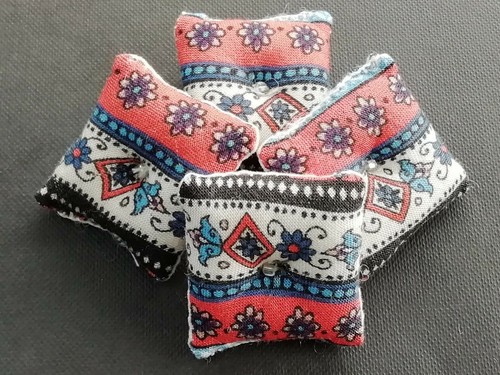 Casa De Muñecas Escala 1//12th Charles Rene Mackintosh Loome Cojín En Miniatura