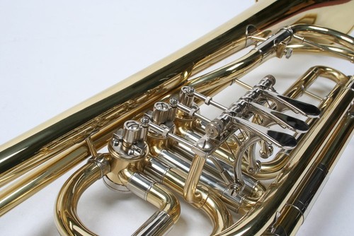 Basstrompete Bb Trompete Drehventile gold mit Koffer