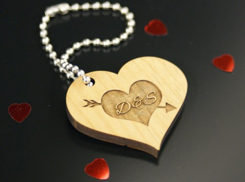 Personnalisé St-Valentin Anniversaire de Mariage en Bois Coeur Porte-clés Love Token Cadeau