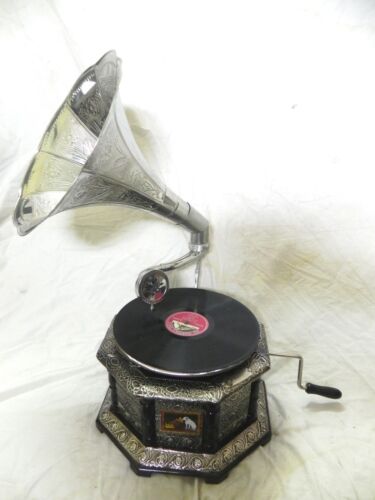 ANTIQUE OCTAGONAL GRAMOPHONE PHONOGRAPH CRAFTED MACHINE WITH CRAFTED STEEL HORN
