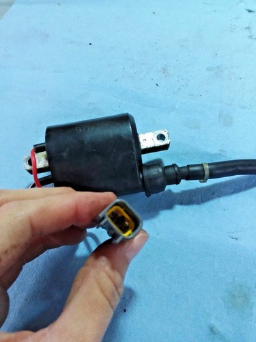 Upper Side 2002 Yamaha Z150TXRA 150HP Outboard Ignition Coil 68F-82310-01-00