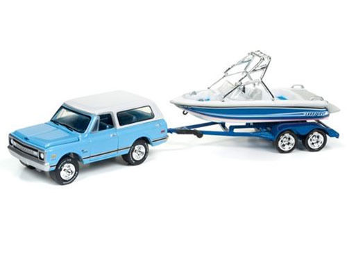 JOHNNY LIGHTNING 1//64 GONE FISHING 1969 CHEVROLET BLAZER WITH BOAT AND TRAILER