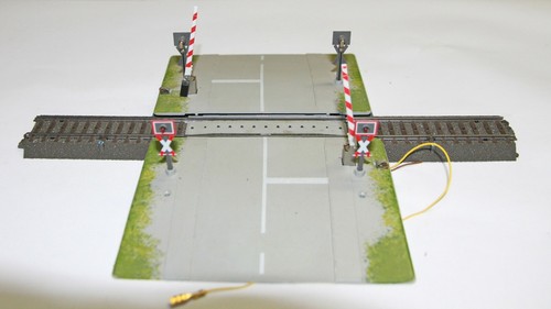 Märklin H0 74920 Vollautomatischer Bahnübergang mit Halbschranken in OVP