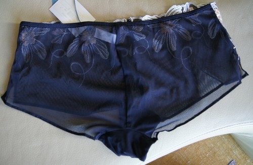 Eda Bleu marine//blanc//jaune /"Marigold/" Sheer brodé Short