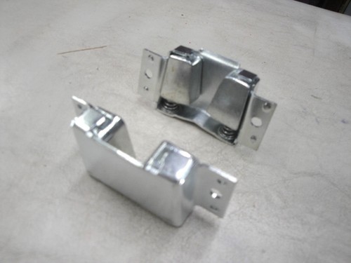 1948 1949 19501951 1950 48 49 50 51 52 FORD F100 TRUCK DOOR STRIKER PLATE FEMALE