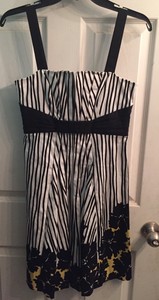 Nine-West-Dress-White-W-Black-Stripes-Yellow-Floral-Hem-Pleated-Bodice-Size-4