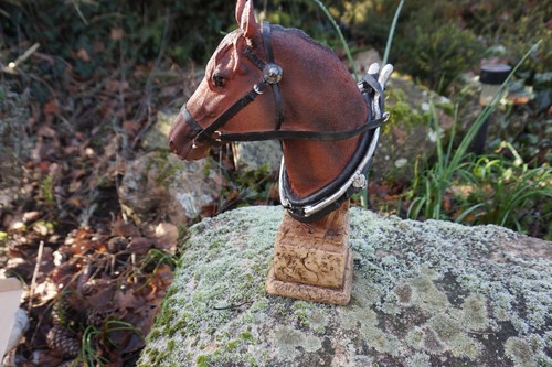 NA0393 FIGURINE STATUETTE TETE DE CHEVAL AVEC HARNAIS ANIMAL 27 cm