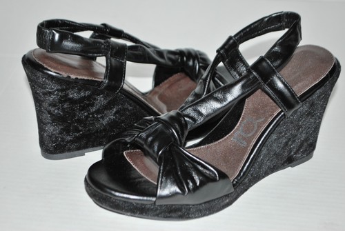 NEW YOU BY CROCS LAURALOU LEATHER strappy sandals PINK METALLIC or BLACK 9 10