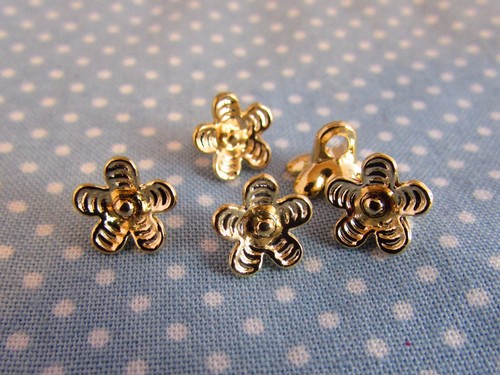 9mm ORO in metallo a forma di fiore Shank Camicia Blusa pulsanti in Confezione assortiti