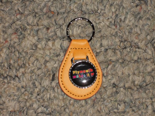PLYMOUTH ROAD RUNNER GTX BARRACUDA VALIANT PLYMOUTH MAKES IT KEYCHAIN TAN