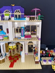 -LEGO Friends Heartlake Grand Hotel 41101 Complete Andrea Olivia Stephanie Rare