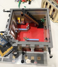 Lego Creator Expert 10232 Palace Cinema - complete with manuals & new stickers