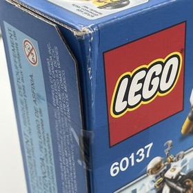 LEGO CITY: Tow Truck Trouble (60137)