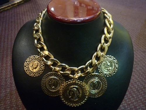 Yellow Coloured Costume Coin Curb Chain BRAND NEW 16/" extends to 19/"