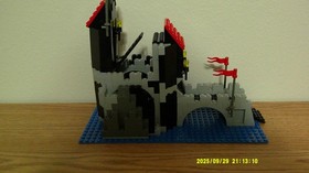 LEGO Castle: Wolfpack Tower (6075) 100% Complete w Minifigures & Instructions