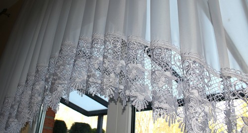 Hochwertige Exklusive Fertiggardine VOILE mit Plauener Spitze nach Mass