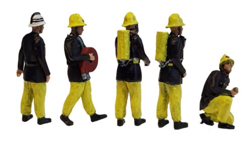 FG08 Firemen Figures unpainted TT scale