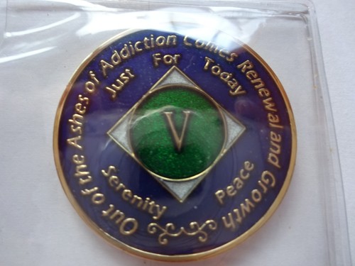 Capsule/&Stand NA Blue Gold Coin 5 Year Tri-Plate Narcotics Anonymous Medallion