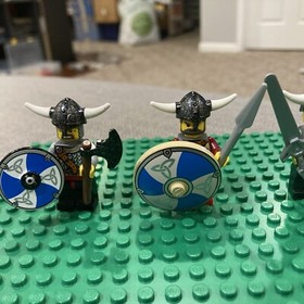 LEGO Vikings Minifig Warriors Army Shields Weapon 7021 7020 7019 7018 7017 Lot 2