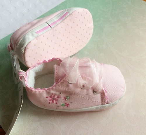 Newborn Flower Embroidery Pink low tops Baby Girls Shoes Size 6-9mos Size 3 or 4