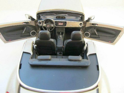 VOLKSWAGEN VW Beetle Cabrio von Kyosho in 1:18 silberbeige NEU