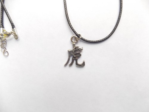 COLLIER PLUS PENDENTIF SIGNE ASTROLOGIQUE CHINOIS EN ACIER TIGRE