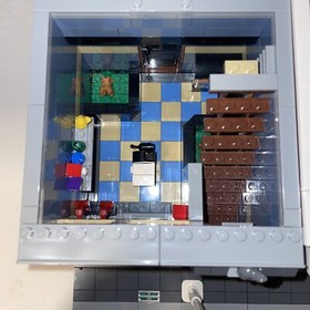 LEGO Creator Expert: Pet Shop (10218)- USED HAS BOX AND MANUAL