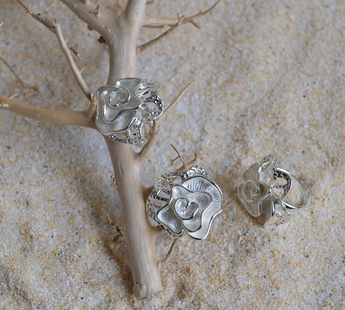 Edelstahl Ring kunstvolle modern Art Blüte weiß silber Edelstahlring ME 249
