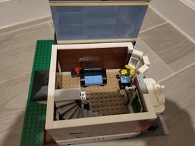 LEGO Creator Pet Shop (10218) no box, no instructions, no figures