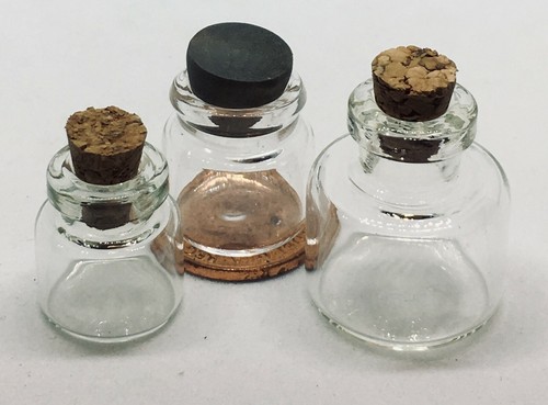 Échelle 1:12 Set De 3 Verre de Stockage Pots Avec Bouchons tumdee maison de poupées G 25 #