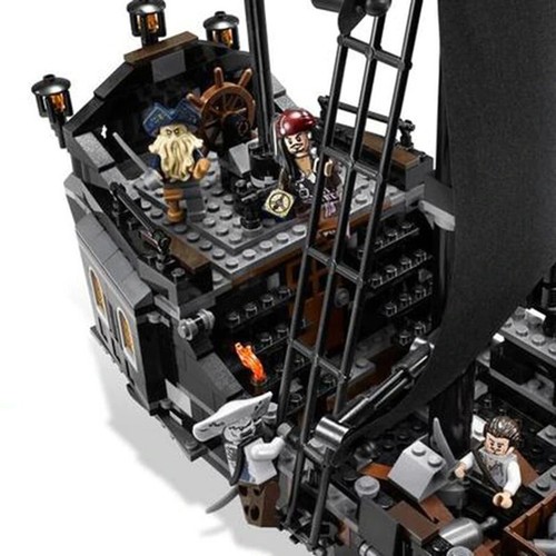 Pirates of the Caribbean The Black Pearl Ship with 875PCS Lego jack sparrow doll