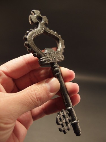 Antique Vintage Style Cast Iron Skeleton Key Bottle Opener Cap Lifter