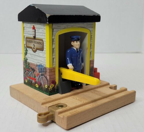 Details about   Thomas & Friends Wooden Railway Maron Crossing 2 Signal House Conductor Shed 