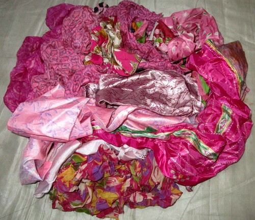 Lot Art Silk Antique Vintage Sari Remnant tissus 100 G Craft doll Quilt 3