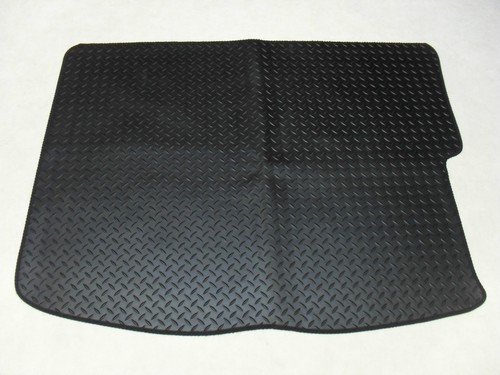 Kia Carens 2000-2006 Fully Tailored Deluxe Rubber Boot Mat in Black