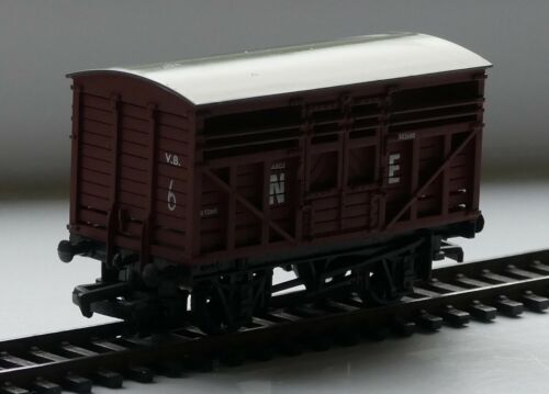 Boxed Bachmann 33-651 LNER Cattle Wagon in Brown Livery Excellent Con