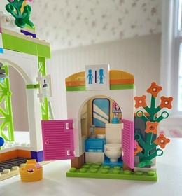 LEGO Friends: Heartlake Summer Pool (41313), Complete With Mini Figures, Manuals
