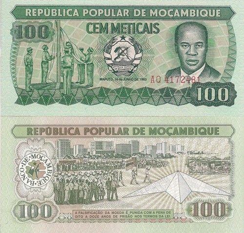 cheering crowd UNC 100 Meticals soldiers at flag ceremony Mozambique P130a