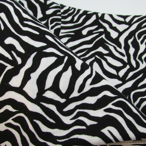 Henry Glass Fabrics 100/% cotton fabric animal skin ZERBA SKIN PRINT