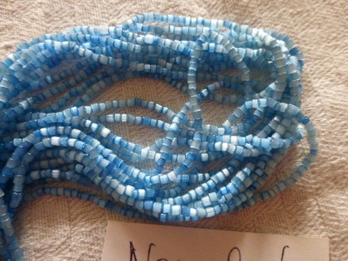 lot de 3000 perles en verre rocaille bleu ancienne sur fil broderie