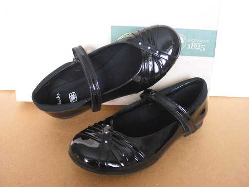 NEW CLARKS DOLLY SHY OLDER Girls BLACK PAT Leather SCHOOL SHOES VARIOUS SIZES