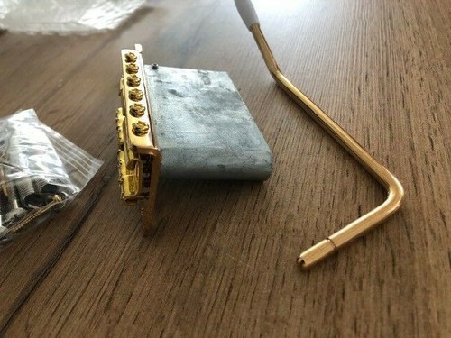 Bigblock Vintage Tremolo Stratocaster GOLD Stahlreiter